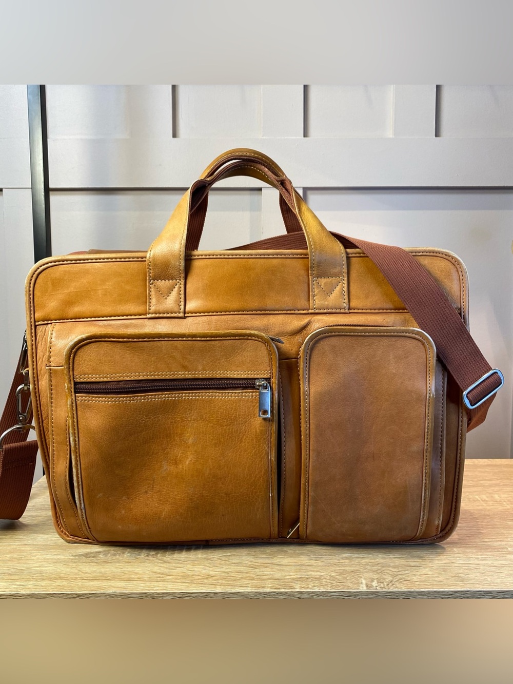 Wilsons Tan Leather Messenger Padded Laptop Bag Briefcase Shoulder Strap Pockets - Picture 3 of 16